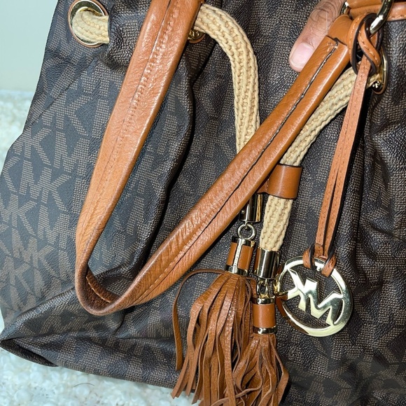 Michael Kors Marina Drawstring Tote Large - Picture 10 of 11